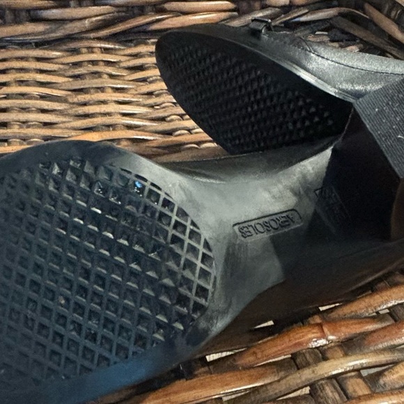 AEROSOLES Black Classic Heels with Medium Block Heel - Picture 11 of 11